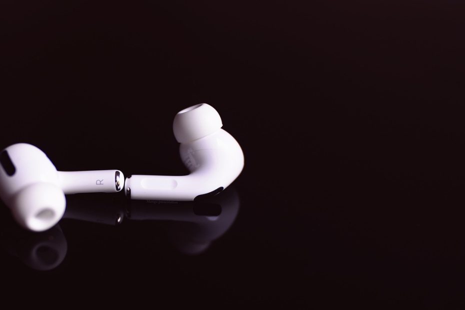TWS vs Headset Kabel: Mana yang Lebih Cocok untuk Musik dan